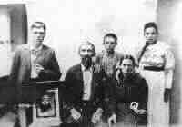 William Leander Wood Family  (82 KB)
 
(Click on Picture to View Full Size)