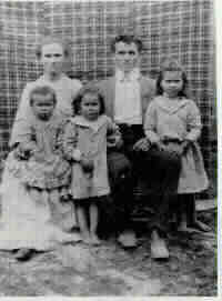 Mattie Lula Wood Family  (158 KB)
 
(Click on Picture to View Full Size)