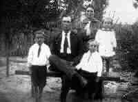 Charles Sherman Pearson Family  (87 KB)
 
l - r: Elton, Sherman, Georgia Wood, Gaines, Vergie
(Click on Picture to View Full Size)